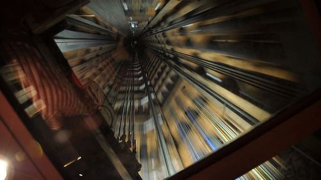 Les vieux ascenseurs auront plus de temps pour se moderniser