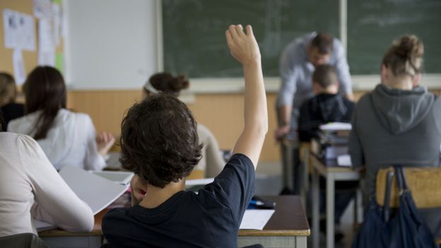 Pour les chercheurs, il n’y a pas de raison que le CEB soit proposé en langue cible aux enfants qui sortent de l’immersion. 