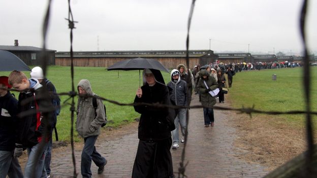 L'artiste dit avoir ramassé des cendres au camp de Majdanek