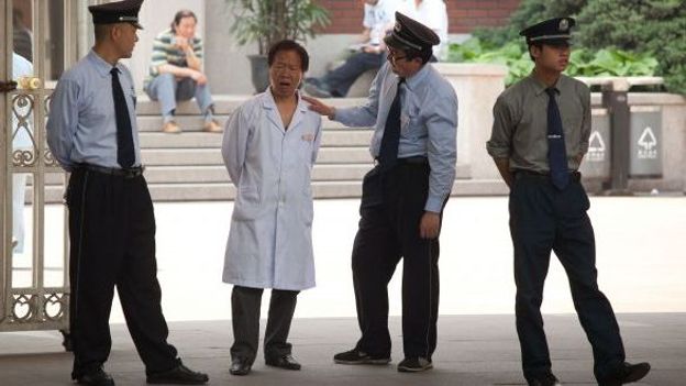 La police surveille toujours l'hôpital où se trouve Chen Guangcheng