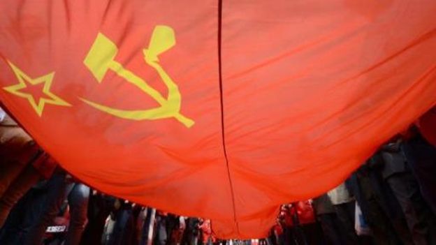 La Commission s'offusque d'une affiche à la symbolique communiste