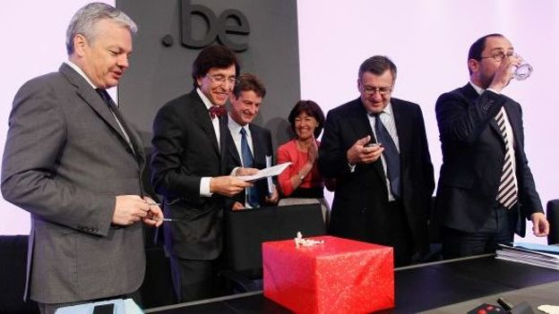 Les ministres ont offert un cadeau à elio Di Rupo pour ses 61 ans
