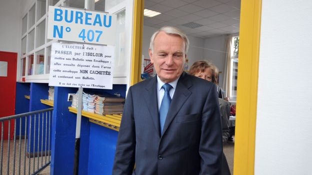 France: JM Ayrault remet la démission du gouvernement, F. Hollande le renomme