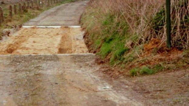 Des bacs à sable pour empêcher de rouler sur les routes agricoles