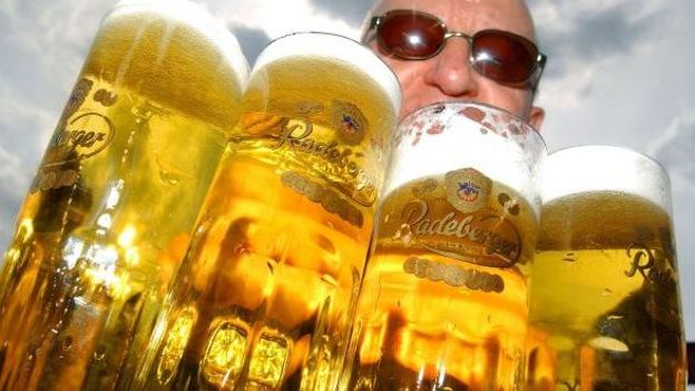 La bière plus chère dans les cafés?