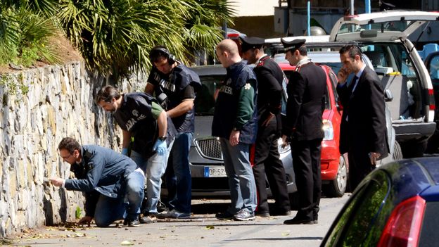 Sur les lieux de l'attentat