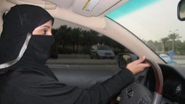 femme au volant femme au volant