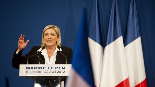 France: N. Sarkozy et F. Hollande courtisent les électeurs du FN