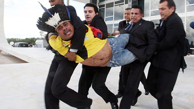 Plusieurs Indigènes ont fait entendre leur voix quelques minutes avant le verdict.