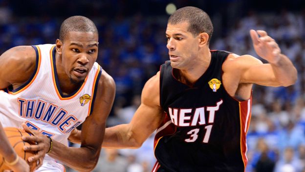 Shane Battier (à droite) en défense sur Kevin Durant Shane Battier (à droite) en défense sur Kevin Durant