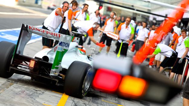 Paul Di Resta rentre aux stands Paul Di Resta rentre aux stands