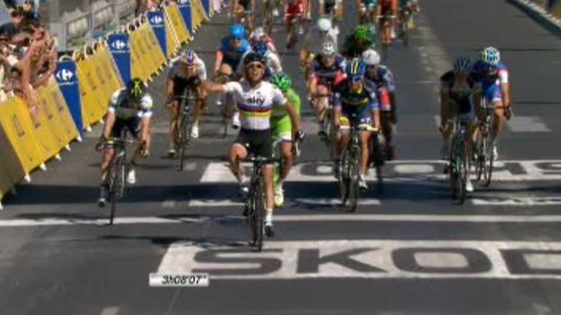 Mark Cavendish gagne sur les Champs