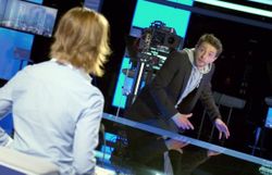 Nathalie Maleux et Raphaël Charlier dans le studio du JT 