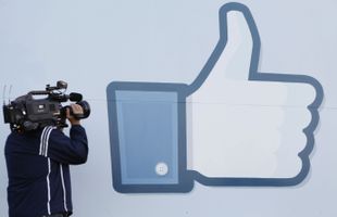 Facebook: des investisseurs portent plainte après l'entrée "ratée" en bourse