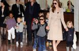 Angelina Jolie tourne avec sa fille Vivienne (à droite) dans 'Maleficent'.