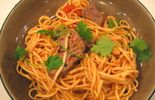 Nouilles sautées au bœuf sauce tomate, poivre de Sichuan