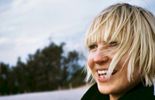 Sia reprend la chanson de Rihanna qu'elle a coécrite