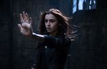 Vidéo : Lily Collins s'enfonce dans la Cité des ténèbres
