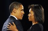 123 La cote de popularité de M. Obama dépasse de loin celle de son mari