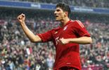 Gomez revient à une longueur de Messi