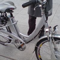 Huit navetteurs viennent de recevoir en prêt gratuit pour un an des vélos à assistance électrique (illustration).