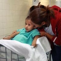 Le jeune Jesus Gabriel, juste avant l'opération qui a permis de retirer une tumeur de quinze kilos
