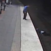 Suède: un individu dépouille un homme tombé sur les voies avant de l'abandonner à son sort