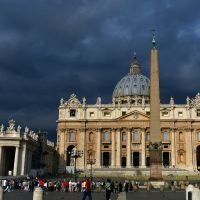La place et l'église Saint-Pierre à Rome