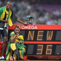 Usain Bolt, ici avec Johan Blake, après le nouveau record du monde du 4x100m