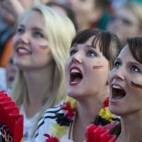 Euro 2012 : le spectacle est aussi en tribune