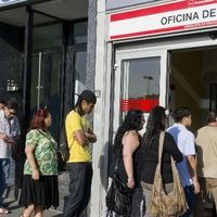 File de chômeurs devant un office de l'emploi espagnol