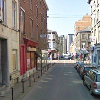 La rue Léopold, dans la ville-basse.