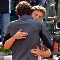 David Goffin dans les bras de Roger Federer