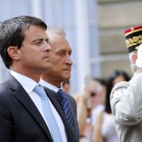 Le ministre Manuel Valls stigmatise la "délinquance roumaine" en France