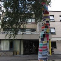 Un arbre haut en couleur dans une maison de repos liégeoise