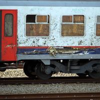 Un wagon endommagé lors de l'accident de trains