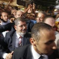 Les Frères musulmans revendiquent la victoire pour leur candidat Mohammad Morsi à la présidentielle égyptienne