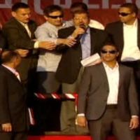 Le président égyptien Mohamed Morsi s'adresse à la foule place Tahrir