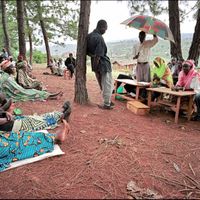 Un tribunal gacaca en 2003 au Rwanda