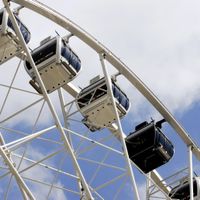 Le poids total de la Grande Roue est de 160 tonnes et le nombre d’ampoules s’estime à 10 000