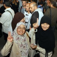 Des supportrices du parti Ennhada célèbrent la victoire