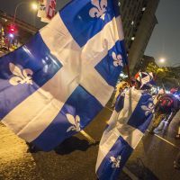 Les étudiants manifestent, drapeau en tête et casseroles à l'appui