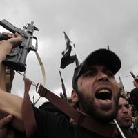 Les funérailles du Cheikh Ahmad Abdel Wahed, soutien de l'opposition syrienne, ont donné lieu à des démonstrations guerrières...