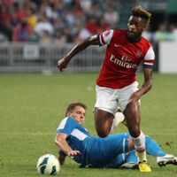 Alex Song rejoint Barcelone